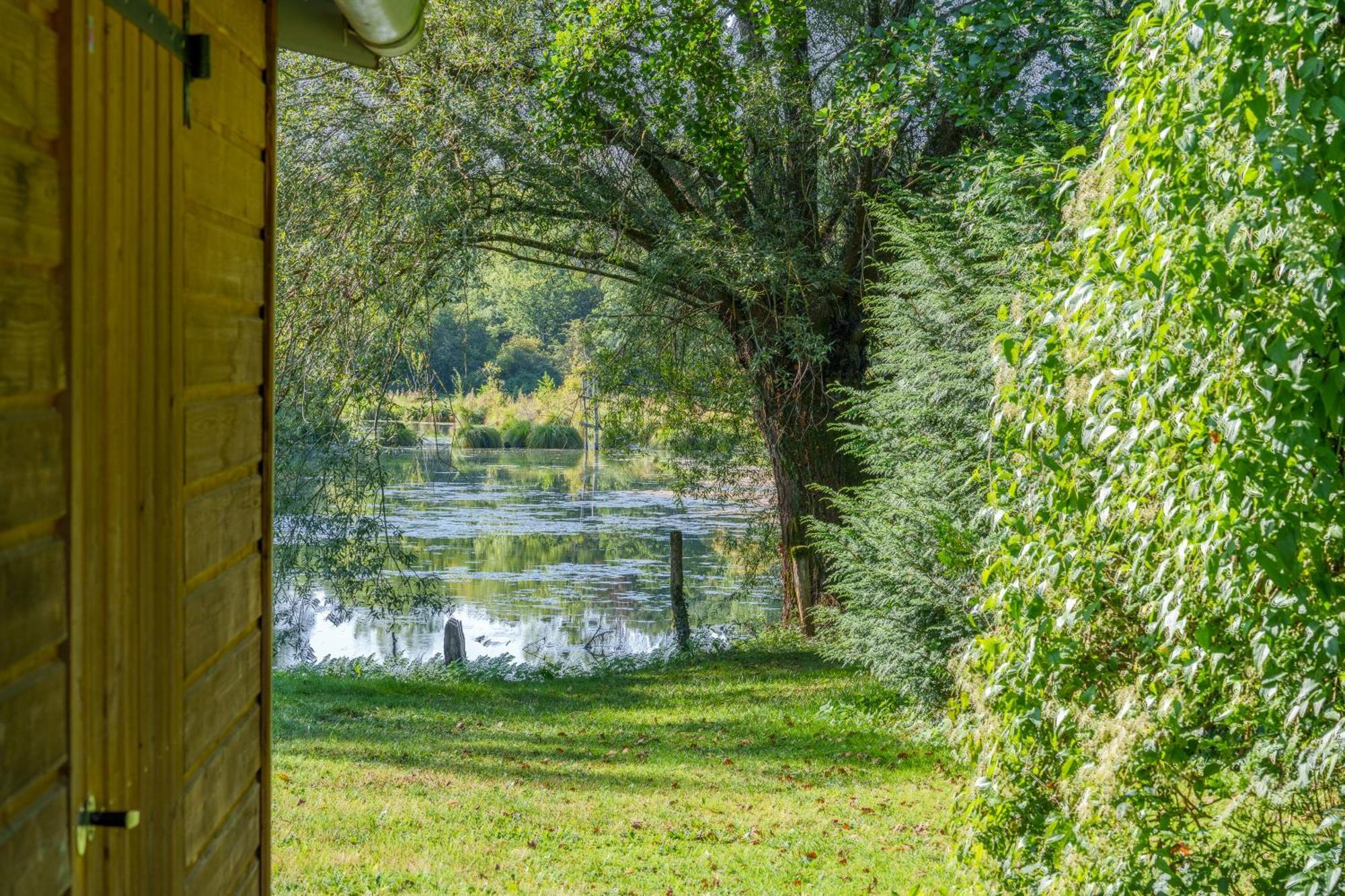 La Cabane Du Pont Du Douet Mazières-de-Touraine Eksteriør bilde